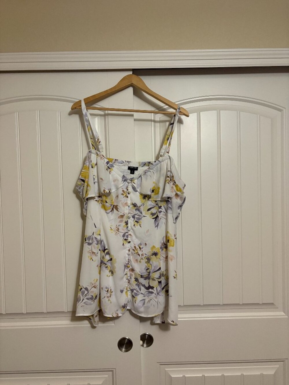 Torrid Georgette Ruffle Cold Shoulder Blouse Torrid Size 3 US Size 3X White